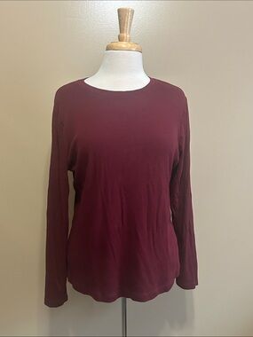 Classic Women's Long Sleeve Crewneck Top - Burgundy